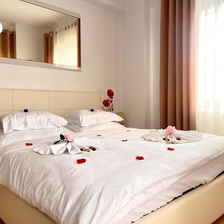 Onde Del Mare Apartment Sarande Bagian luar foto